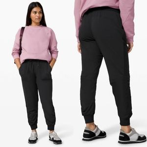 Lululemon Beyond The Studio 7/8 Jogger Solid Black